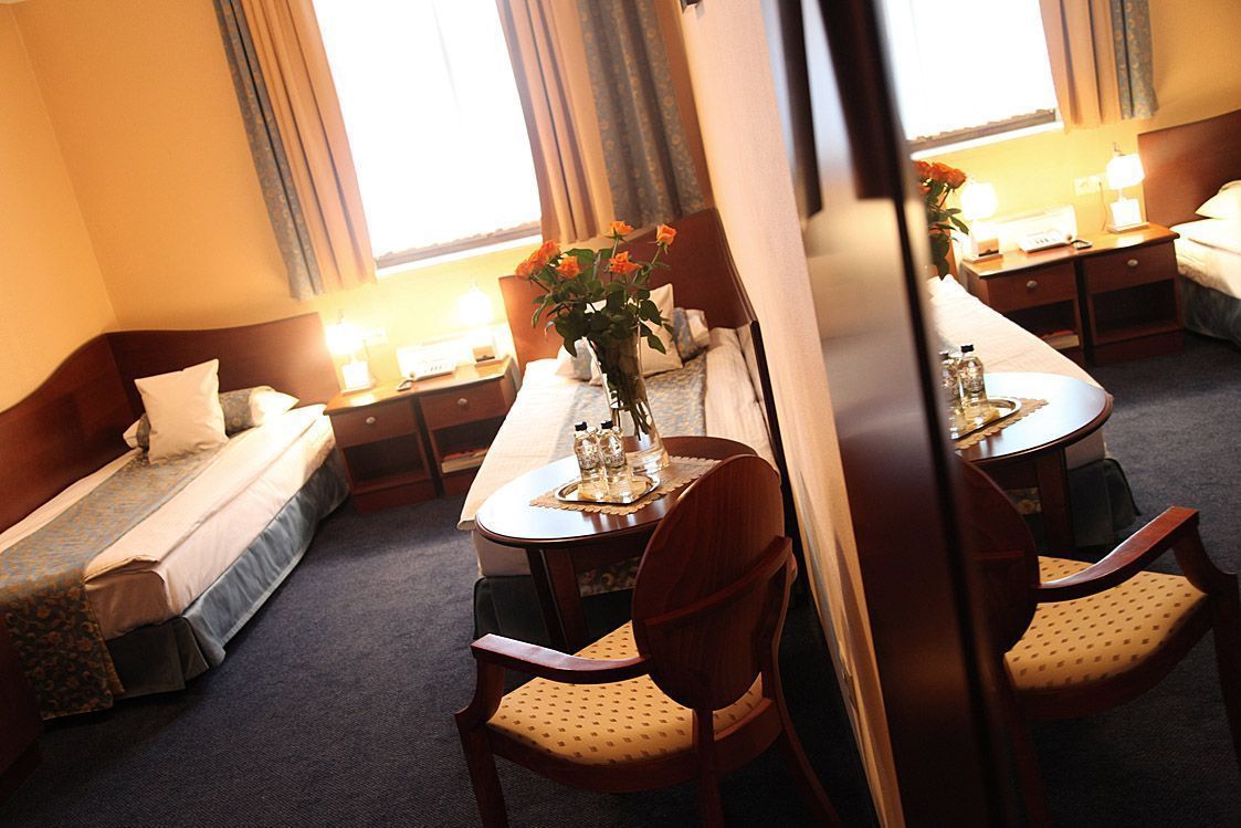 egyptian cotton sheets, premium bedding, in-room safe, desk