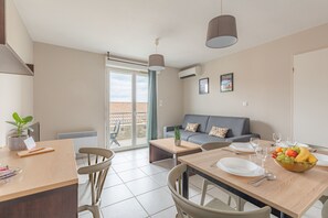 Apartment, 1 Schlafzimmer | Wohnbereich | LCD-Fernseher
