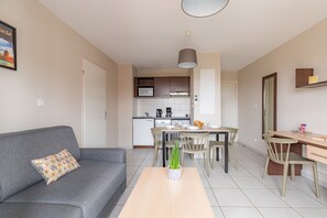Apartment, 1 Schlafzimmer | Wohnbereich | LCD-Fernseher