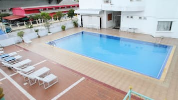 Outdoor pool, sun loungers