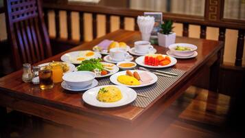 Päivittäinen aamiainen maksusta