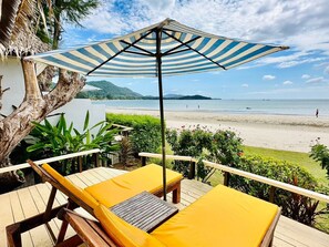 Deluxe Beachfront Bungalow | Terrace/patio - Twin Bay Resort (Ko Lanta)
