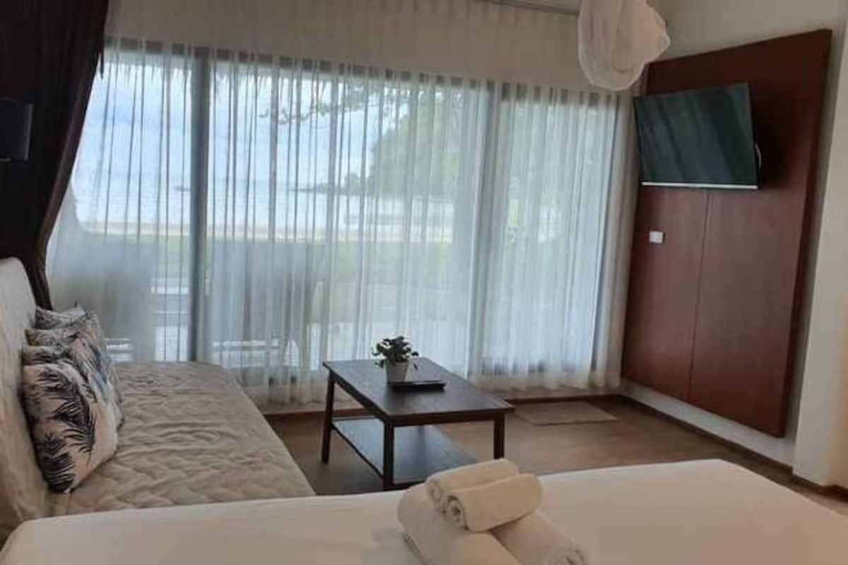 1 quarto, camas com colchões pillow-top, cofres nos quartos