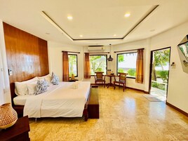 Family Suite Sea View | Colchones con acolchado adicional, caja fuerte, escritorio