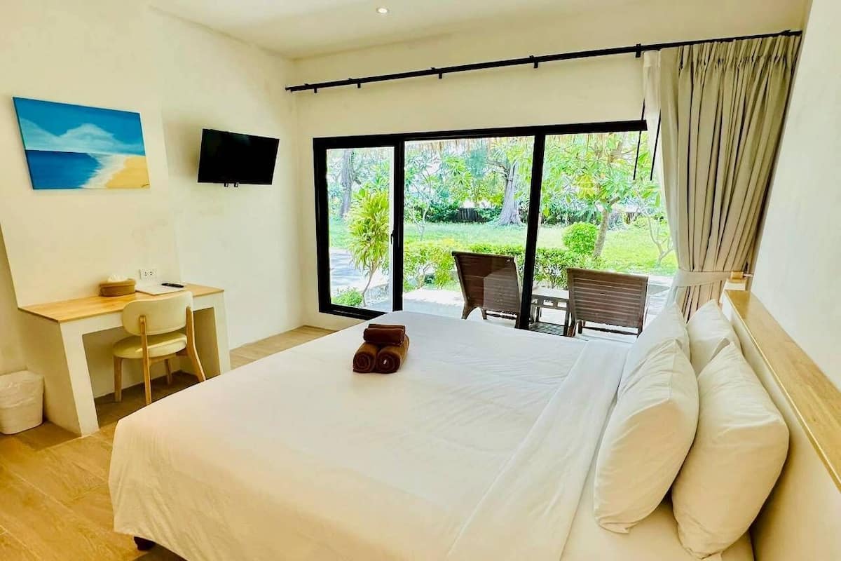 1 bedroom, pillowtop beds, in-room safe, desk