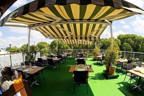 Área de juegos infantiles al aire libre