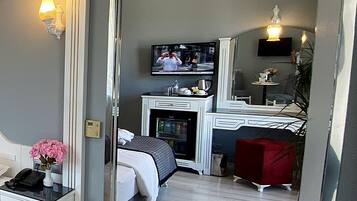 Superior-Dreibettzimmer | Fassade der Unterkunft – Abend/Nacht