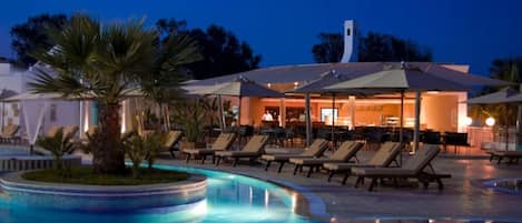 Indoor pool, outdoor pool