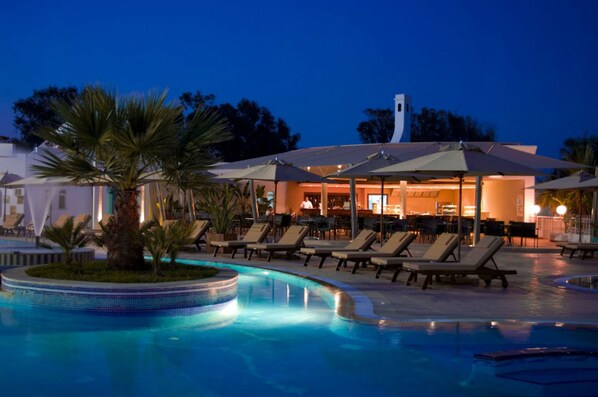 Indoor pool, outdoor pool