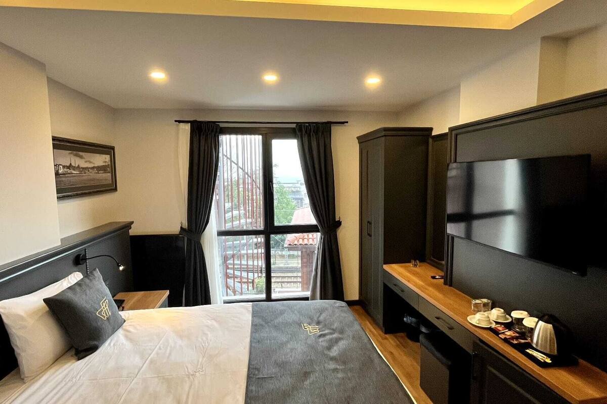 Habitación Deluxe con 1 cama doble o 2 individuales, vistas al mar | Ropa de cama de alta calidad, minibar, caja fuerte