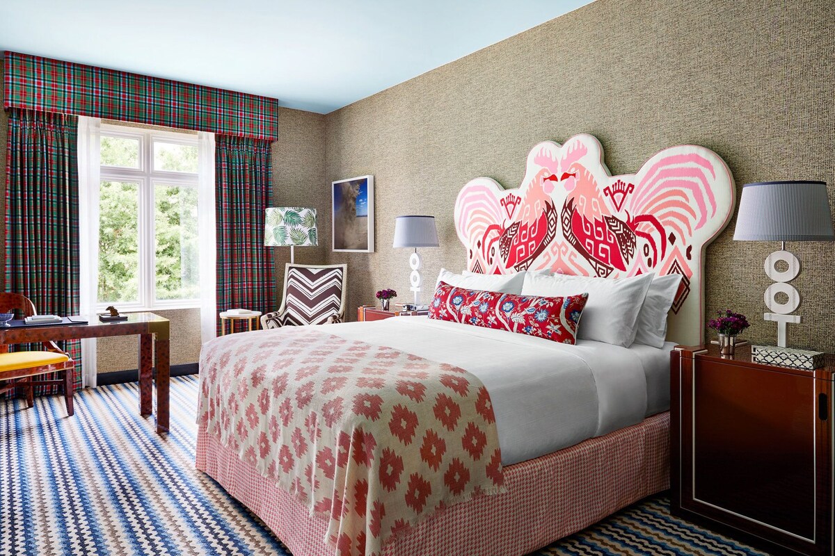 Egyptian cotton sheets, premium bedding, pillowtop beds, in-room safe