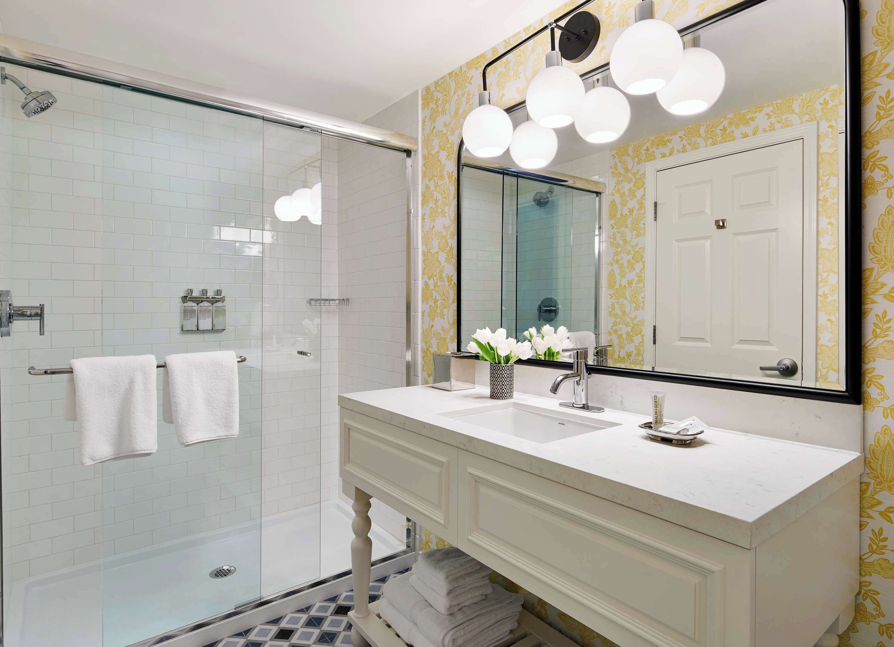 combined shower/bathtub, free toiletries, hair dryer, towels