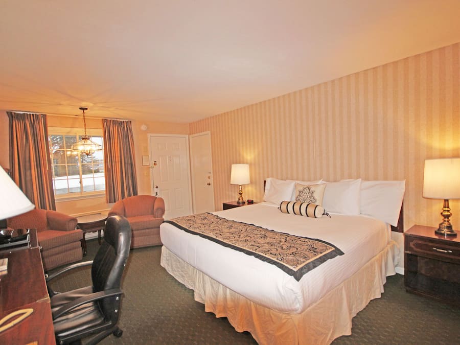 Camera Standard, 1 letto king | Culla da viaggio, Wi-Fi gratuito, lenzuola