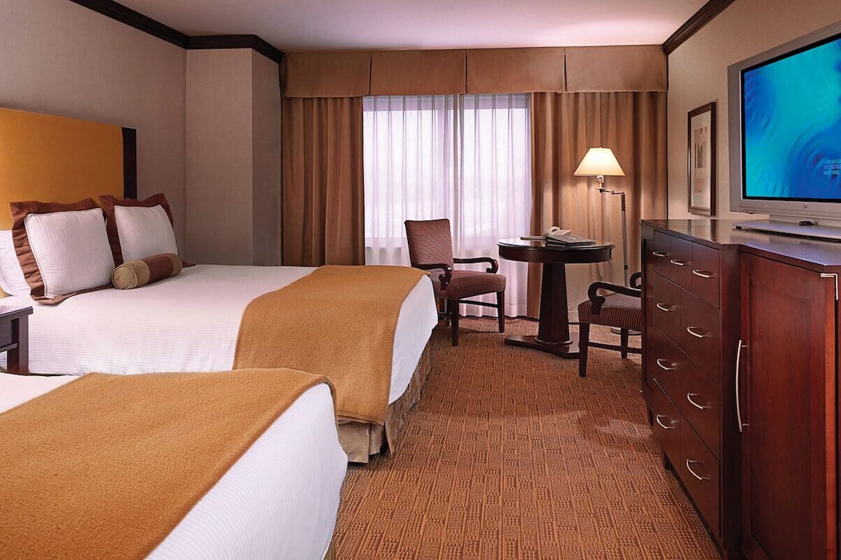 Premium bedding, in-room safe, desk, laptop workspace