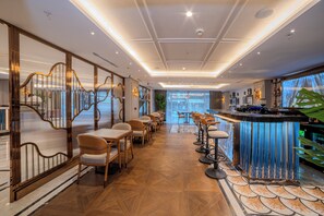 Bar (on property) - Grand Hilarium Hotel (Istanbul)