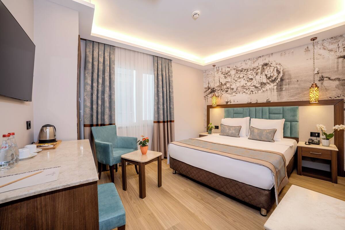 Bộ đồ giường kháng dị ứng, minibar, két bảo mật tại phòng, bàn
