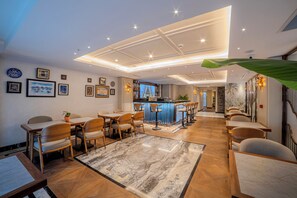 Bar (on property) - Grand Hilarium Hotel (Istanbul)