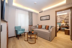 FAMILY ROOM  | 低刺激性寝具、ミニバー、セーフティボックス (室内)、デスク