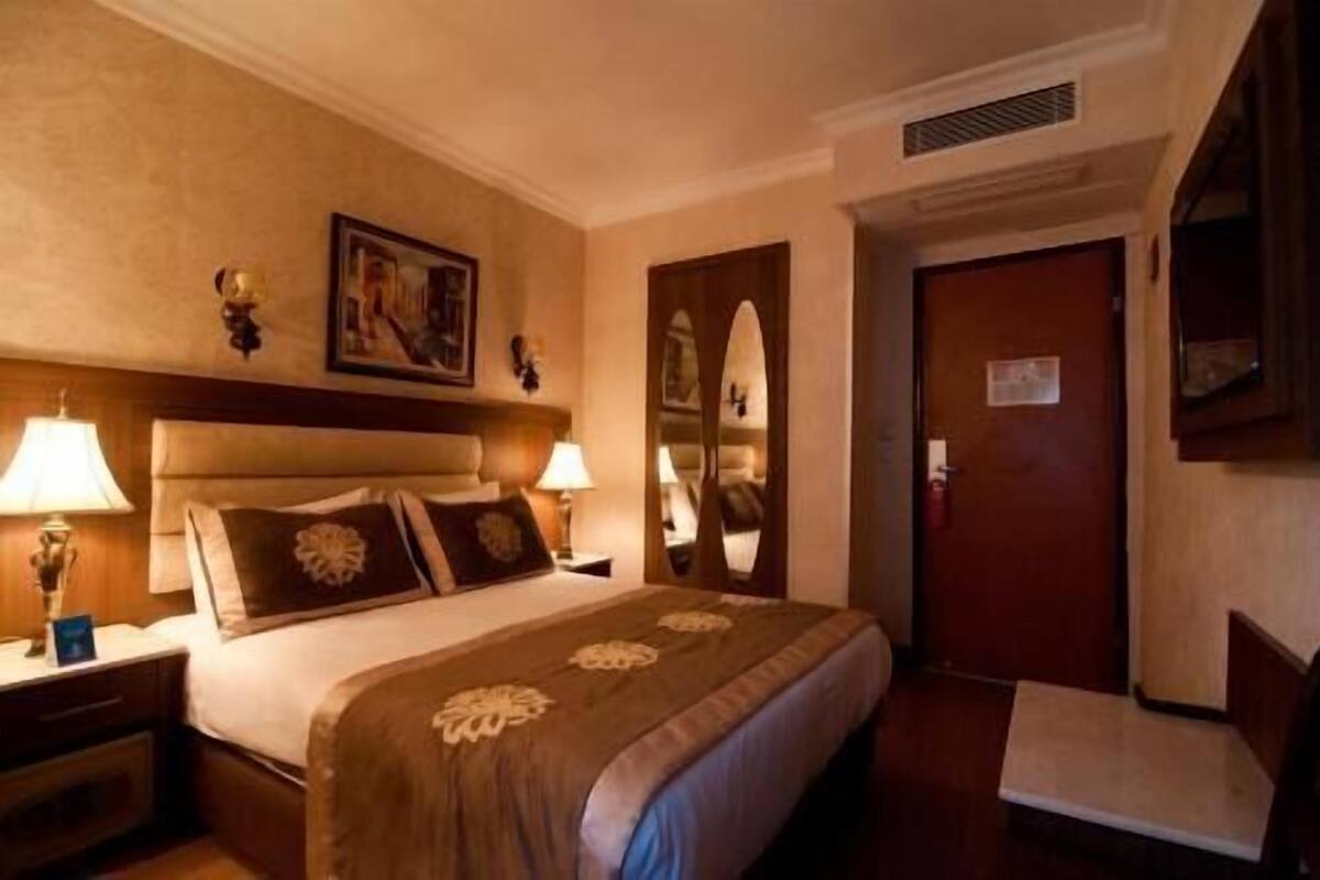 Bộ đồ giường kháng dị ứng, minibar, két bảo mật tại phòng, bàn