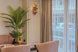 ロビーラウンジ