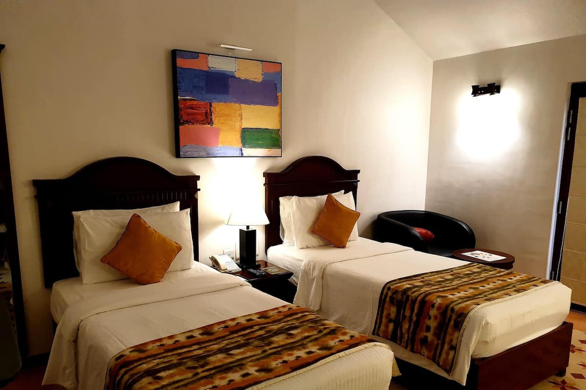 1 bedroom, Egyptian cotton sheets, premium bedding, memory-foam beds