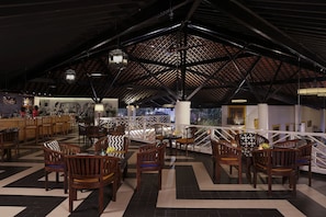 2 bars/lounges, poolside bar