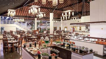 5 restaurants; breakfast, lunch and dinner served