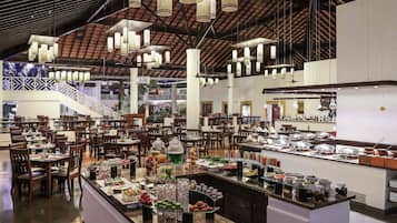 2 bars, bar en bord de piscine