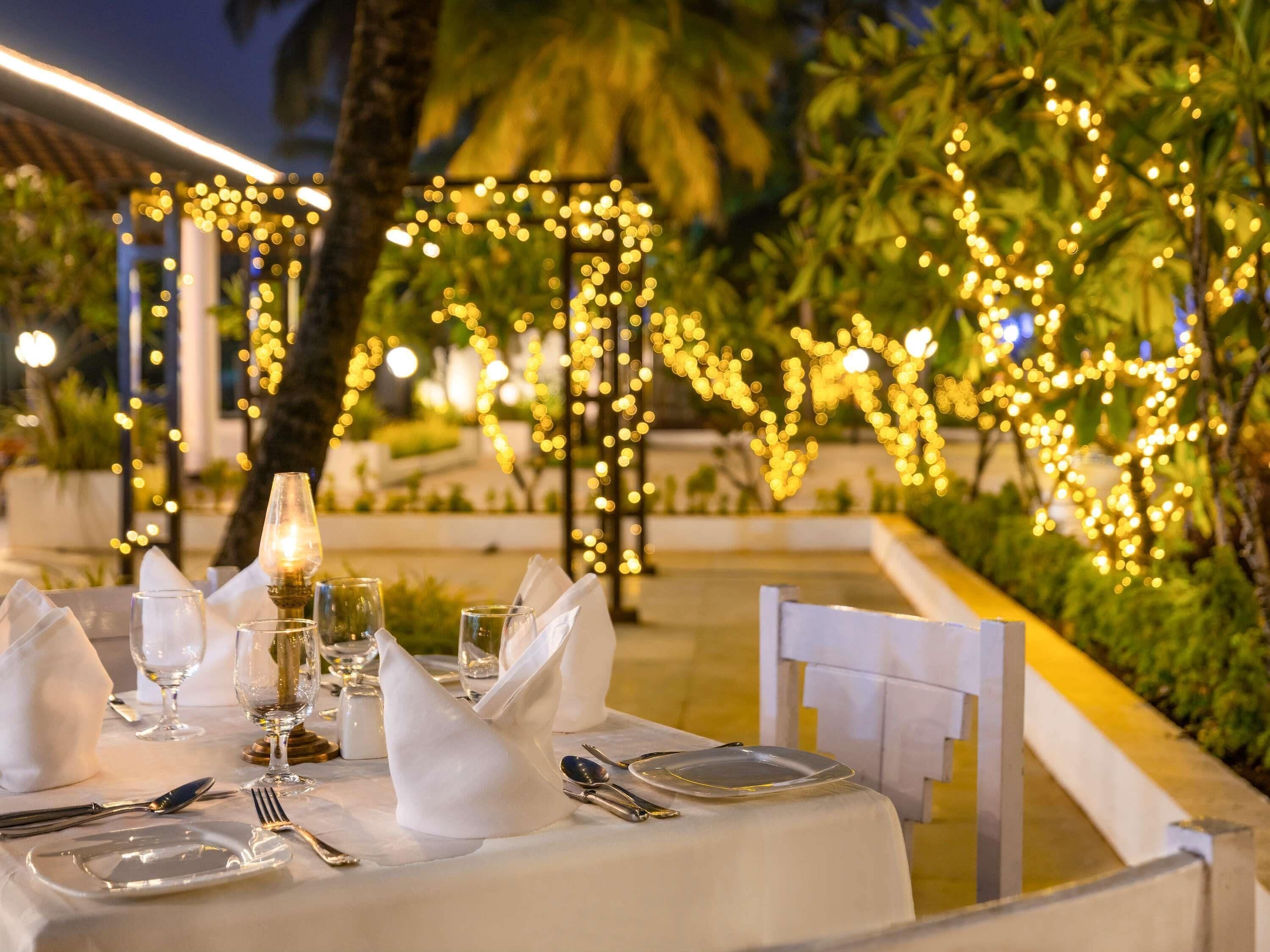 5 restaurantes, com serviço de café da manhã e almoço; culinária indiana