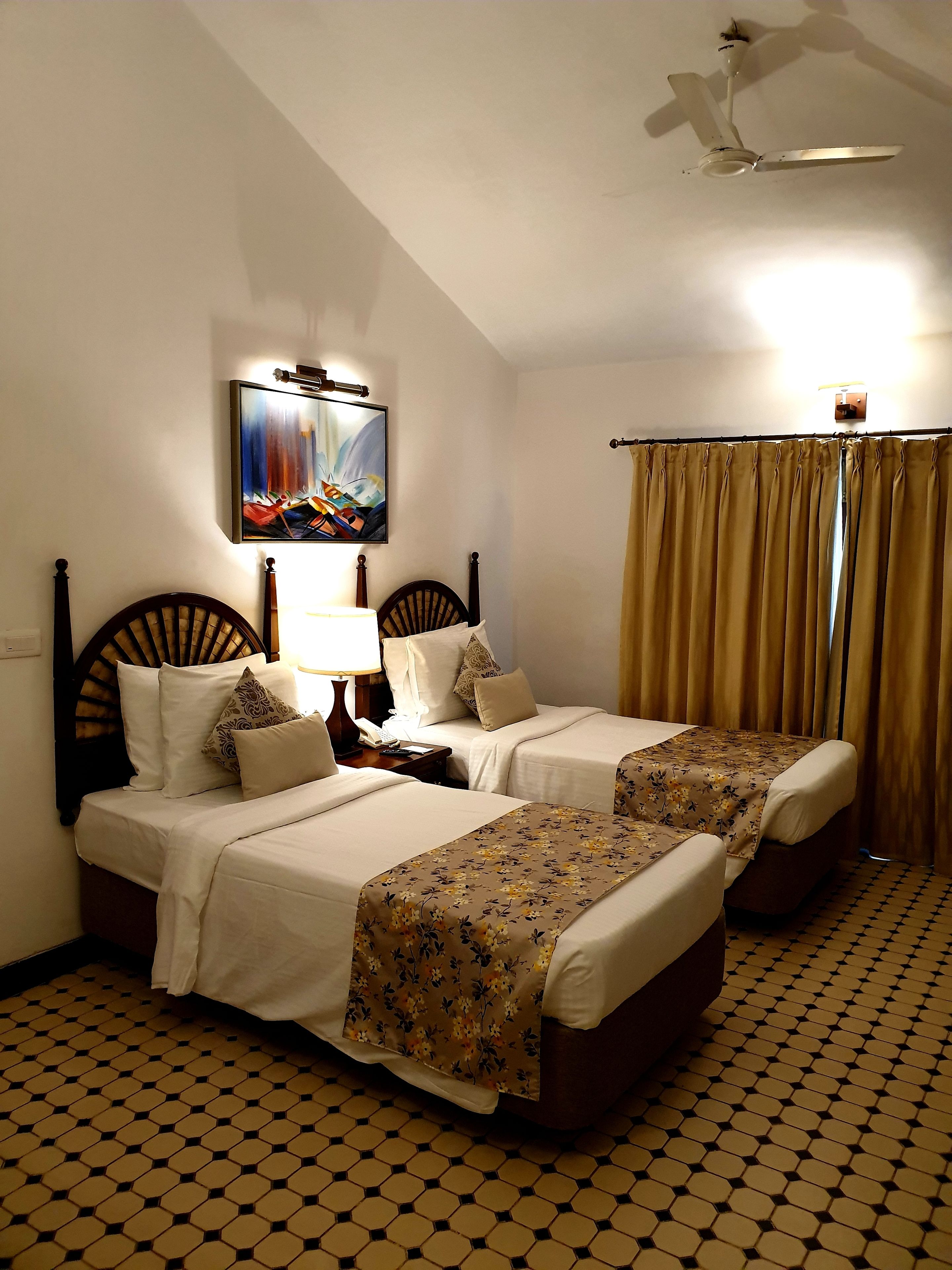 1 bedroom, egyptian cotton sheets, premium bedding, memory-foam beds