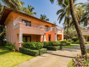 1 bedroom, Egyptian cotton sheets, premium bedding, memory-foam beds - Novotel Goa Dona Sylvia Resort (Cavelossim)