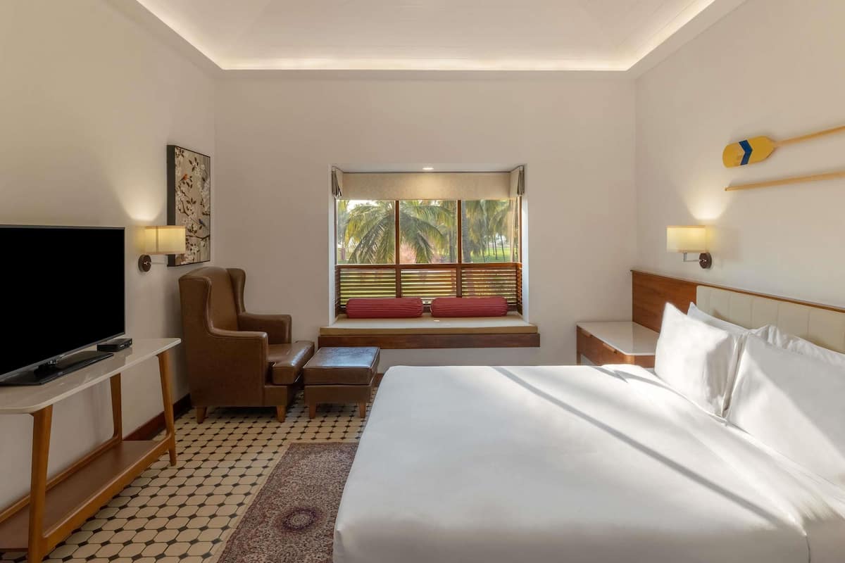 1 bedroom, Egyptian cotton sheets, premium bedding, memory-foam beds