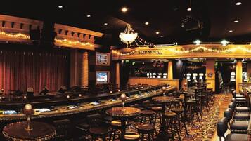 2 bars/lounges