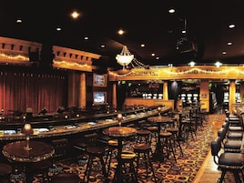 2 bares/lounges