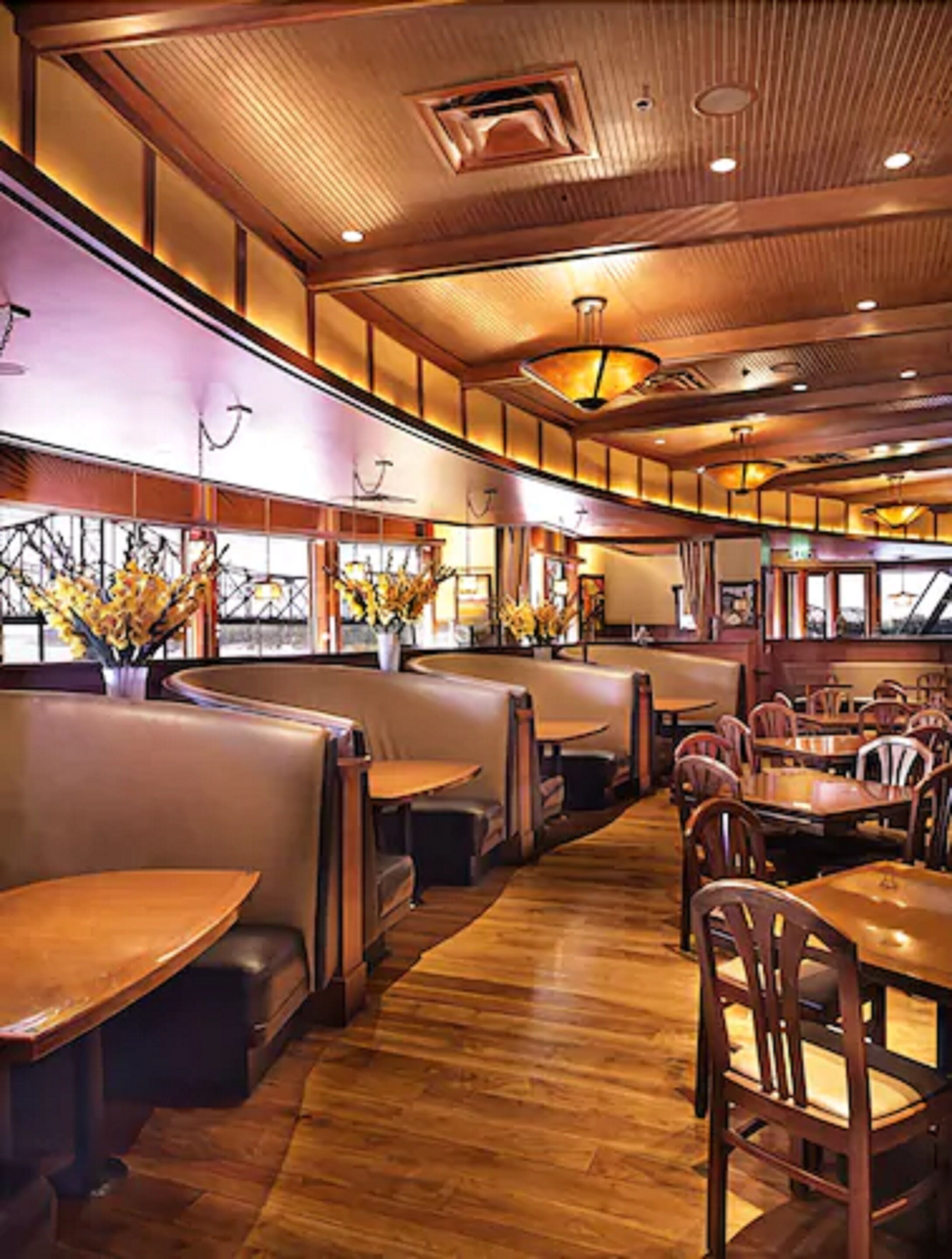 逢周末供应当地美食早餐（需付费）