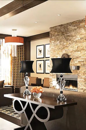 Fireplace - Ameristar Casino Hotel Vicksburg (Vicksburg)