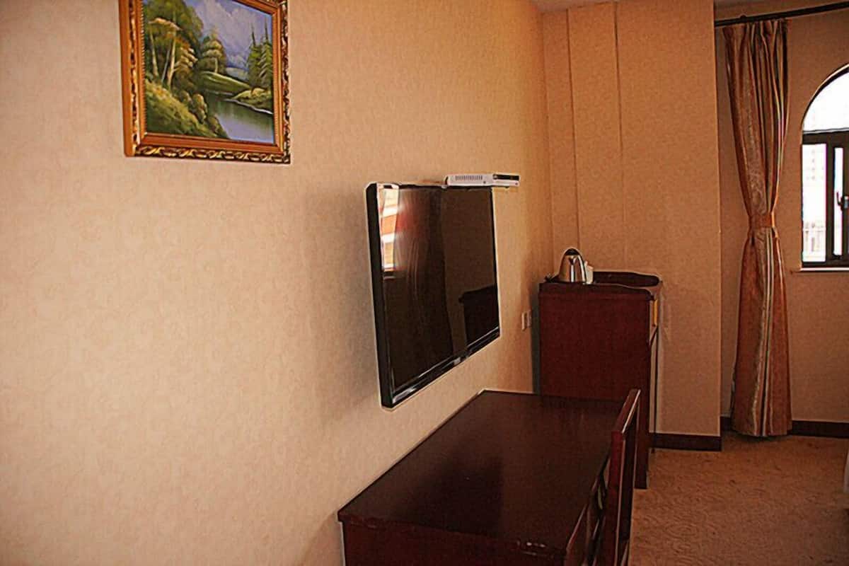 Desk, free rollaway beds, free WiFi