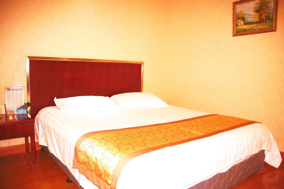 Desk, free rollaway beds, free WiFi
