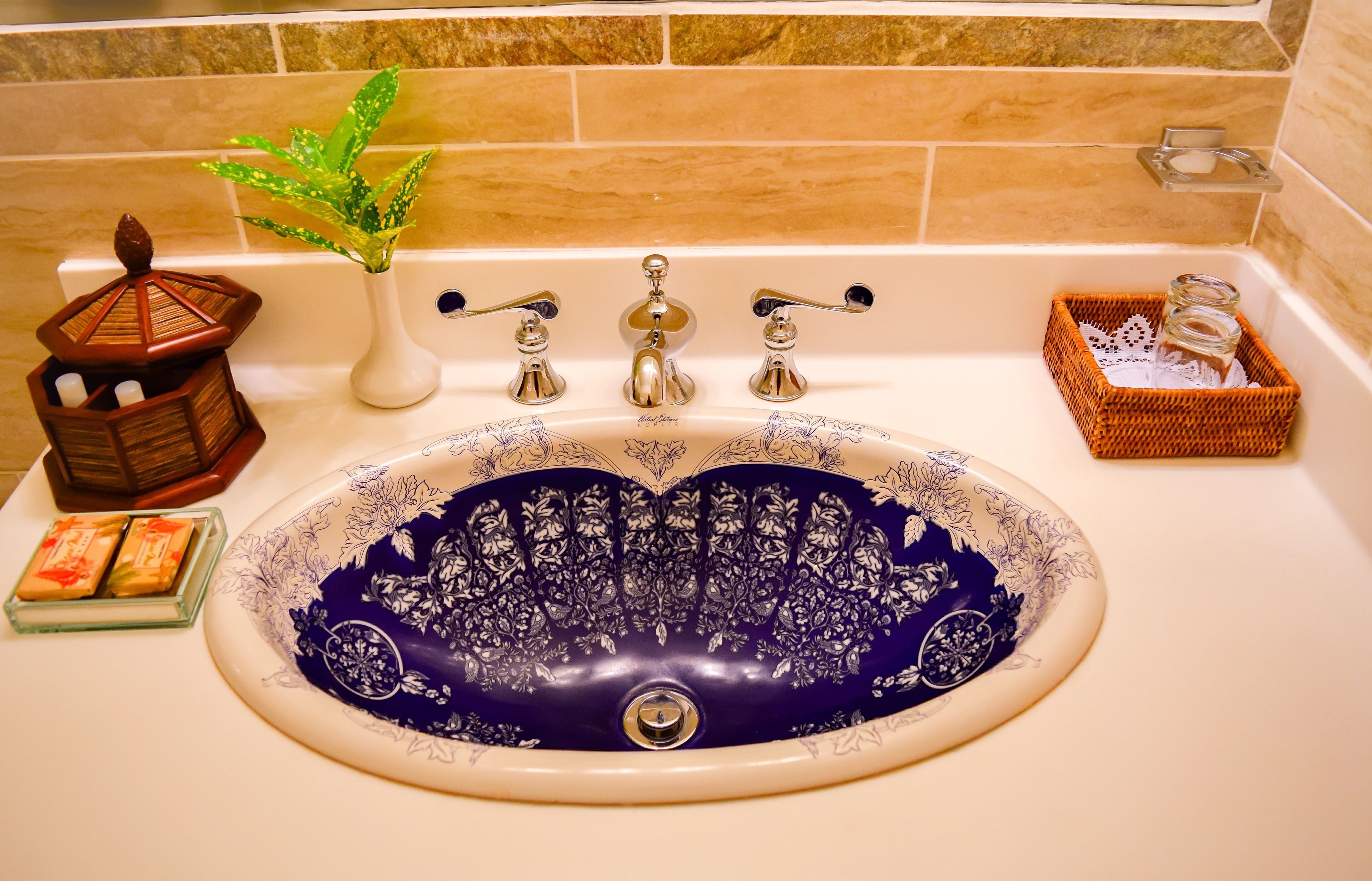 superior room, bay view | bathroom sink