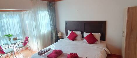 Luxury Double Room | Premium bedding, in-room safe, individually decorated, laptop workspace