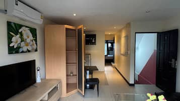 City Apartment, 1 Bedroom | Living area | 32-inch LED TV with cable channels, DVD player