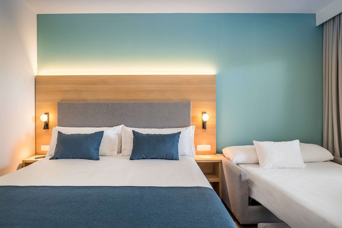 standard triple room | premium bedding, in-room safe, individually furnished, desk