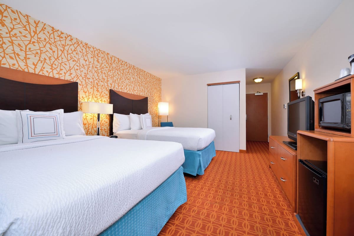 Desk, blackout drapes, iron/ironing board, free WiFi