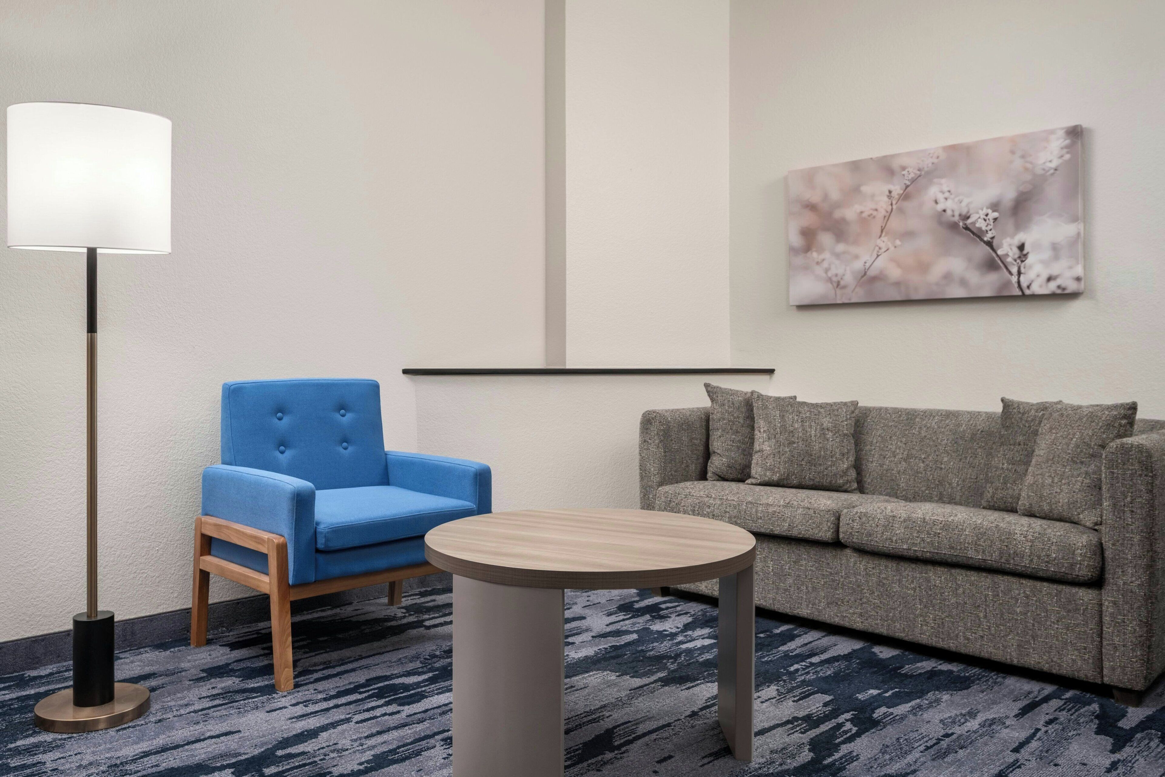 Room, 1 King Bed | Desk, laptop workspace, iron/ironing board, free WiFi