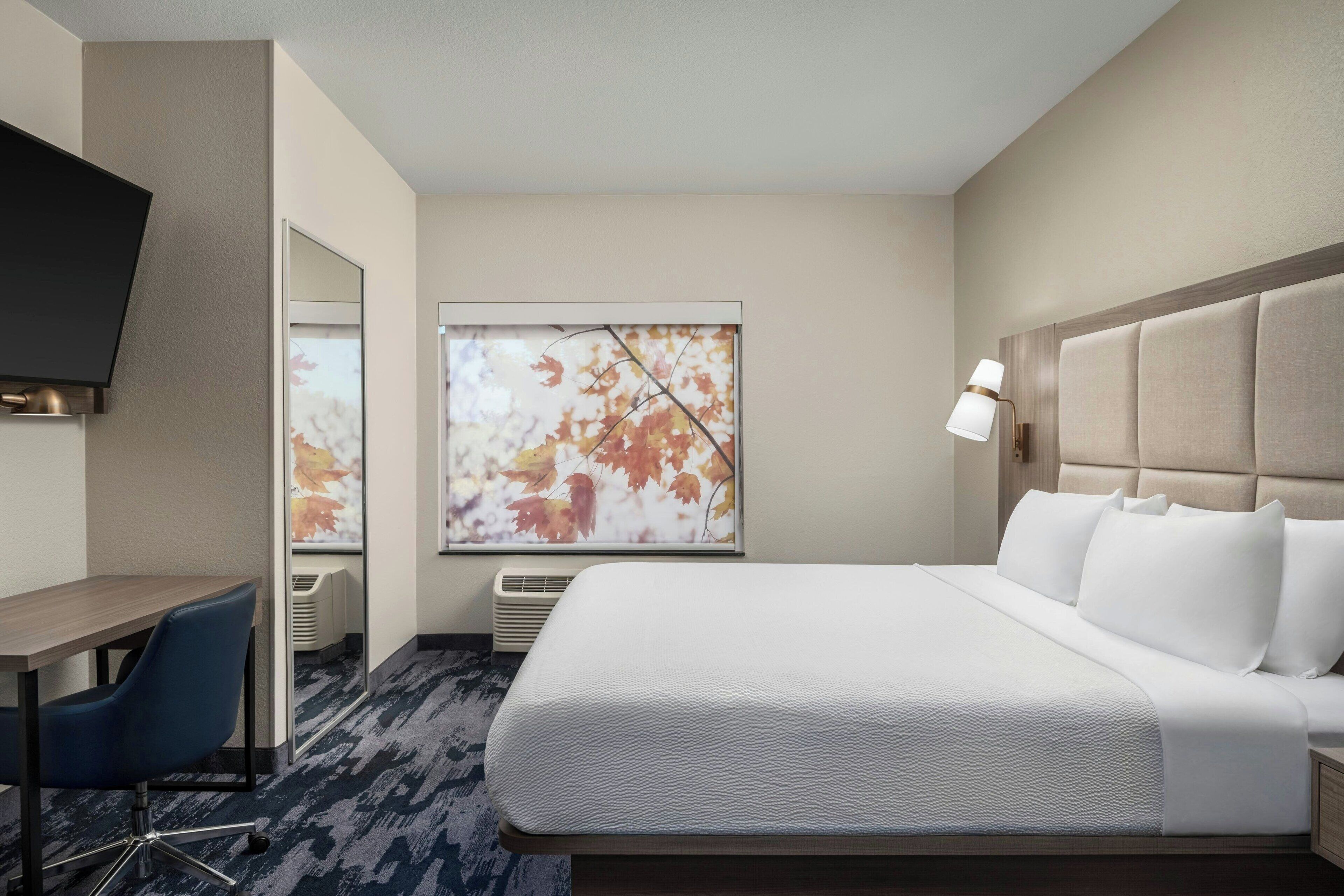 Desk, laptop workspace, iron/ironing board, free WiFi