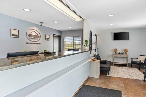 Suburban Studios Clarksville-Louisville North