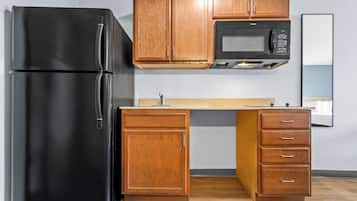Full-size fridge, microwave, stovetop, freezer