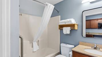 Combined shower/tub, towels, toilet paper