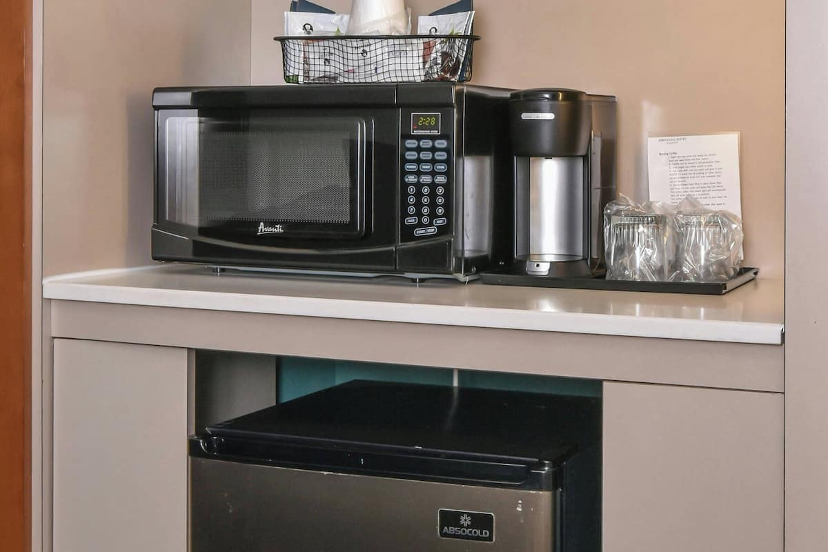 1 bedroom, in-room safe, desk, blackout curtains