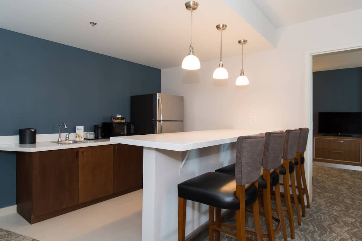 suite, 1 double bed | 1 bedroom, in-room safe, desk, blackout curtains